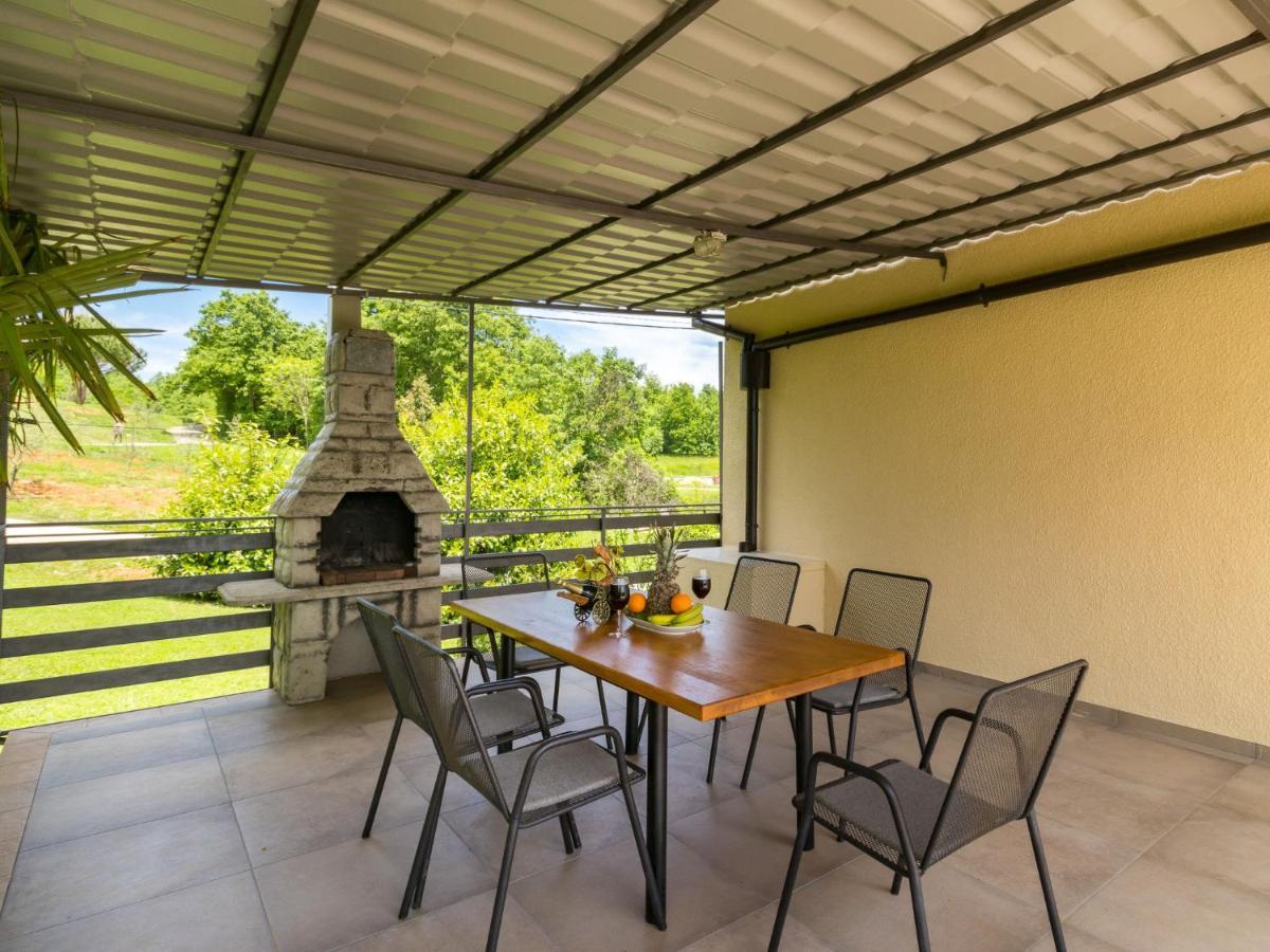 Holiday Home Larisa - Ipc141 By Interhome Pićan Εξωτερικό φωτογραφία